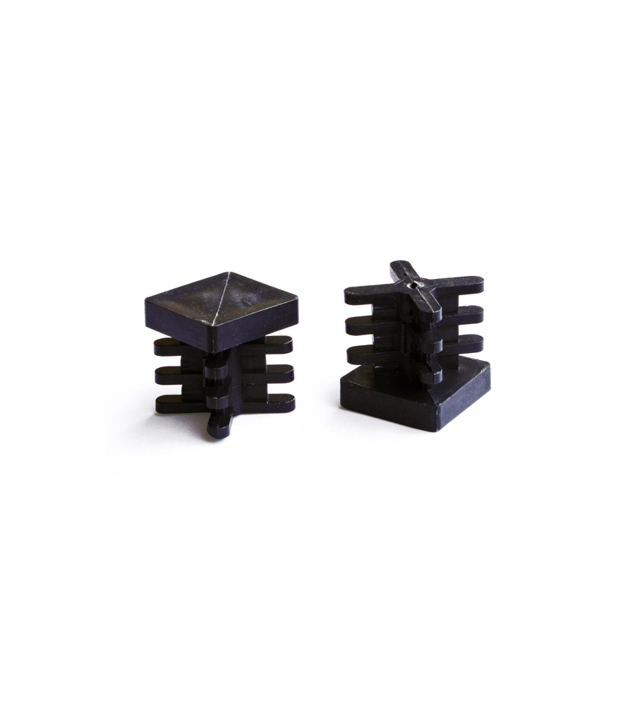 PUNTALI INTERNI ALETTATI QUADRI NERI 40 X 40 MM. 2 PZ.