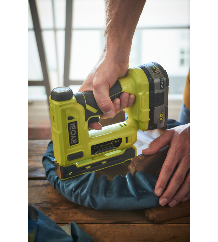 GRAFFATRICE R18ST50-0, SOLO CORPO MACCHINA BATTERIA NON INCLUSA - RYOBI