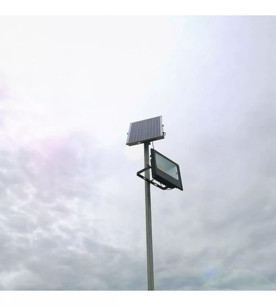 FARO LED CON TELECOMANDO E PANNELLO SOLARE 4000K, 50W