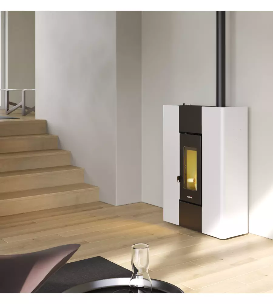 STUFA A PELLET SLIM ERMETICA FREEPOINT "ROXY" BIANCO 7 KW