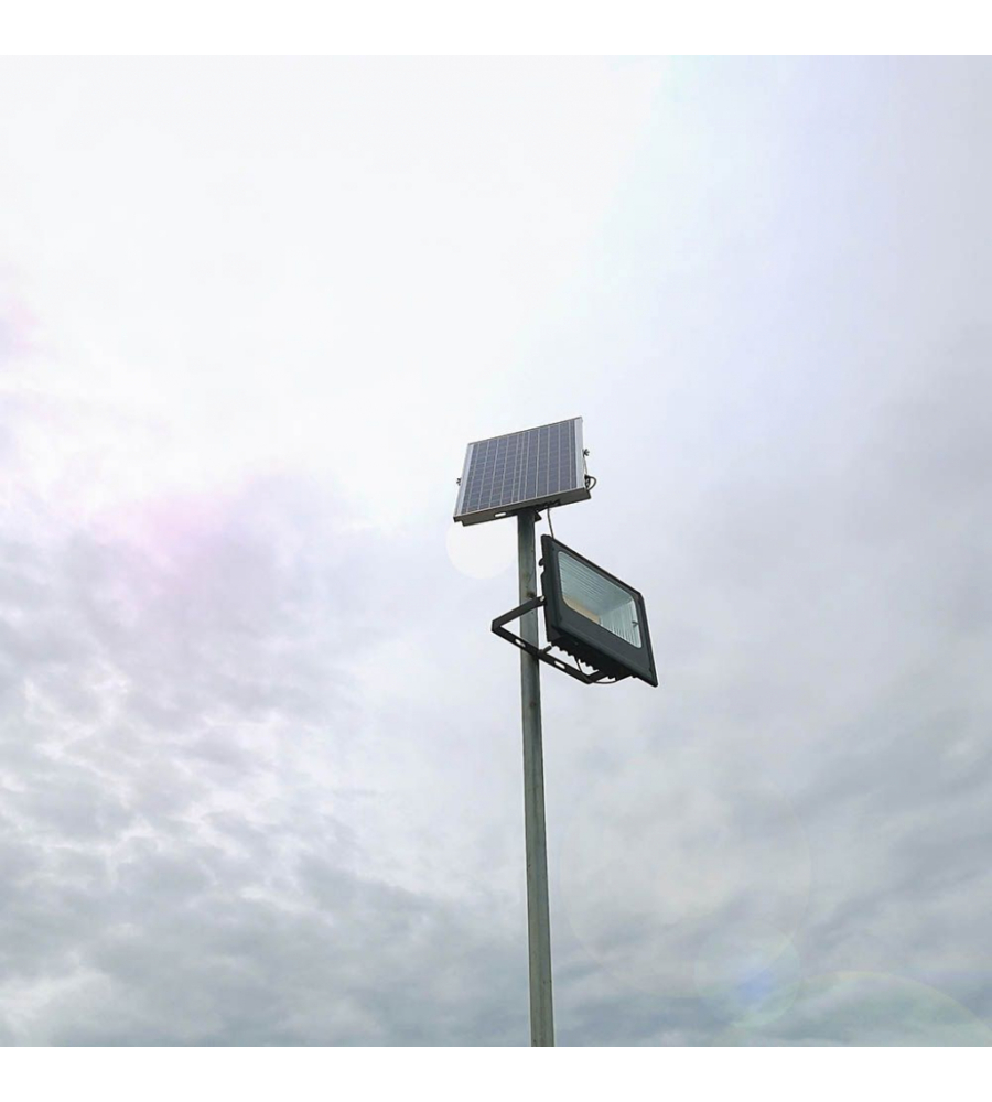 FARO LED CON TELECOMANDO E PANNELLO SOLARE 50W, 6000K