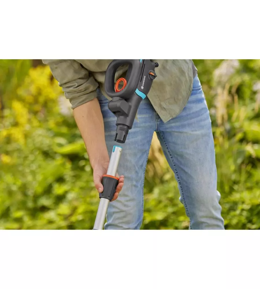 SPAZZOLA MULTIFUNZIONE A BATTERIA GARDENA "AQUABRUSH UNIVERSAL" 18V 2,5AH