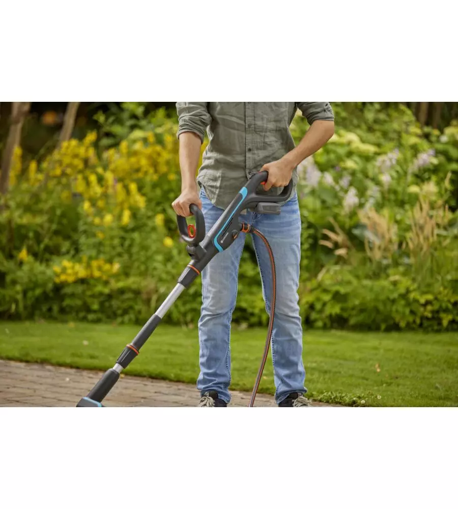 SPAZZOLA MULTIFUNZIONE A BATTERIA GARDENA "AQUABRUSH UNIVERSAL" 18V 2,5AH