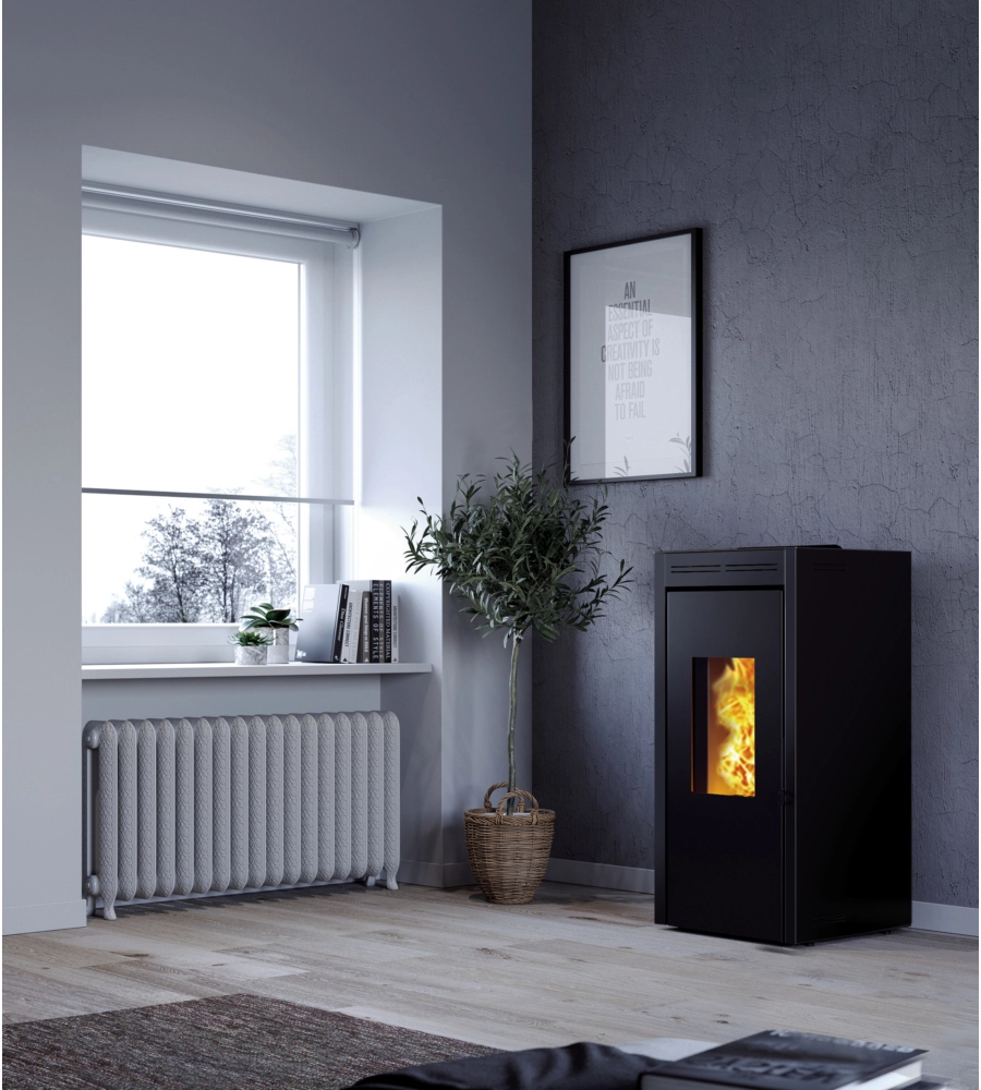 TERMOSTUFA A PELLET ERMETICA INVICTA "TERAMO PLUS" NERO 17,2 KW