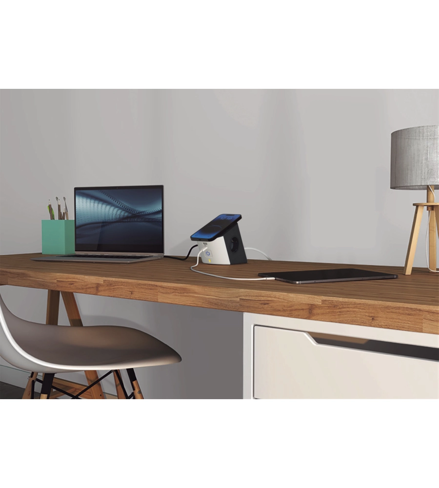 Multipresa da scrivania Bticino con ricarica wireless