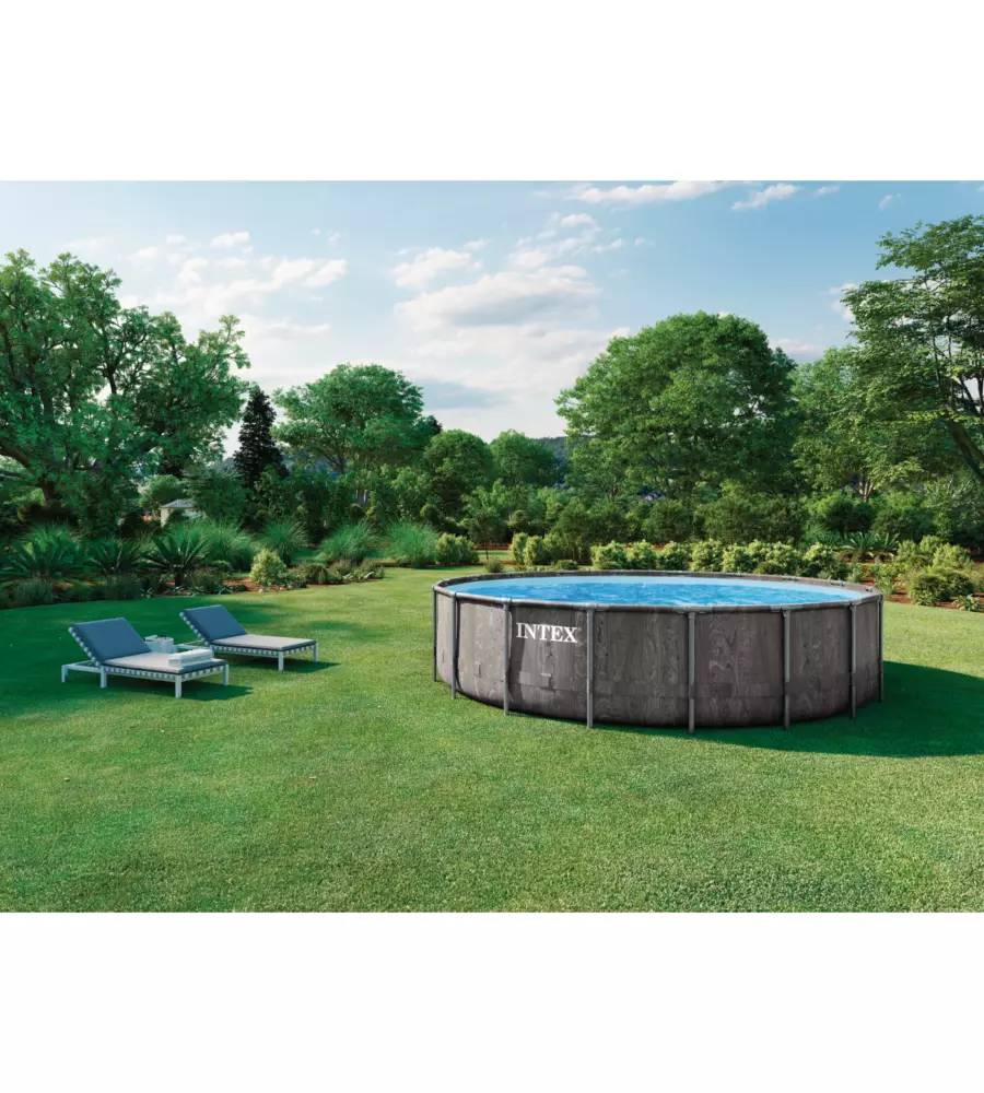 PISCINA FUORI TERRA CON STRUTTURA ROTONDA INTEX "PRISM GREYWOOD" CON POMPA FILTRO, SCALETTA, TELO BASE E TELO DI COPERTURA EFFETTO LEGNO GRIGIO 549X549X122 CM - COD. 26744ND