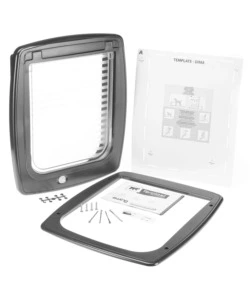 PORTINA PER CANI DI TAGLIA MEDIA E GRANDE FERPLAST "SWING 15" CON CHIUSURA 4 VIE E PROTEZIONE ARIA IN PLASTICA BIANCO 41,2X9,6X48,2 CM