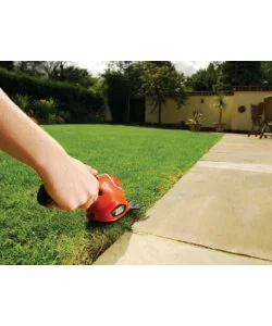 KIT CESOIA SFOLTIRAMI A BATTERIA BLACK&DECKER "GSL700KIT-QW" LAMA 15 CM 7V 1,2 AH