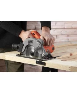 SEGA CIRCOLARE 1250 WATT CON GUIDA LASER - BLACK&DECKER CS1250L.