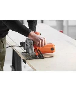 SEGA CIRCOLARE 1250 WATT CON GUIDA LASER - BLACK&DECKER CS1250L.