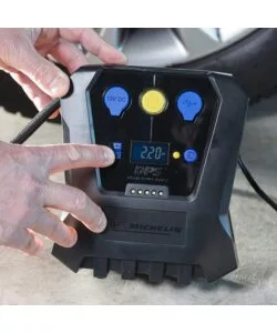 MINI COMPRESSORE DIGITALE 12V 7 BAR MICHELIN