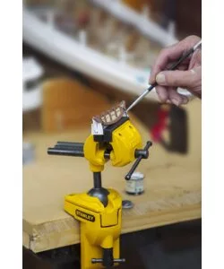 MORSA DA BANCO CON BASE REGOLABILE MULTIANGOLO 1-83-069 STANLEY
