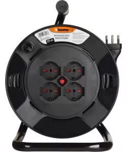 AVVOLGICAVO PER INTERNI ED ESTERNI BTICINO CON MANIGLIA E 4 PRESE, 25 METRI