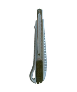 CUTTER UNIVERSALE IN METALLO 9 MM.