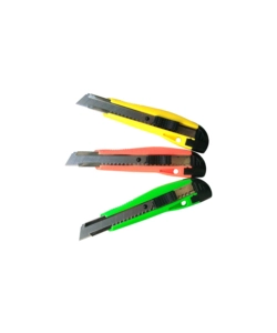 CUTTER UNIVERSALE IN PLASTICA CON 3 LAME DA 18MM