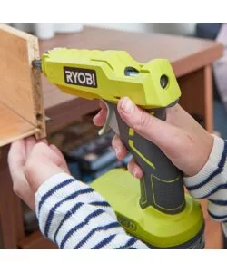 PISTOLA PER COLLA A CALDO A BATTERIA RYOBI "R18GLU-0" 18V, SOLO CORPO MACCHINA