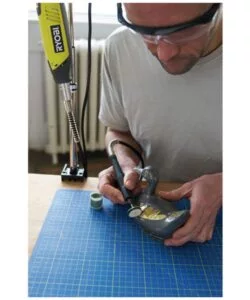 UTENSILE ROTATIVO EHT150V DA 150 WATT CON 115 ACCESSORI INCLUSI - RYOBI
