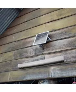 PLAFONIERA LED PER ESTERNI CON PANNELLO SOLARE E SENSORE DI MOVIMENTO