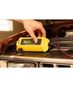 CARICABATTERIE MANTENITORE DI CARICA PER AUTO E MOTO STANLEY