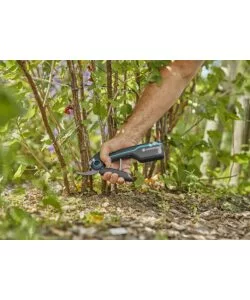 FORBICE DA POTATURA A BATTERIA GARDENA "ASSISTCUT" TAGLIO 25 MM 3,6V 2AH