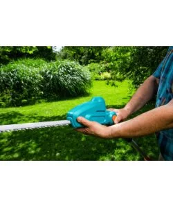 TAGLIASIEPI TELESCOPICO A BATTERIA GARDENA "THS 42" LAMA 42 CM 18V, SOLO CORPO MACCHINA