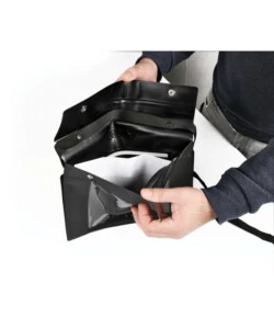 PORTATARGA PER VEICOLI DI PROVA MAGNETICO CON TASCA PORTADOCUMENTI E CINGHIA DI SICUREZZA, 29X2X28 CM