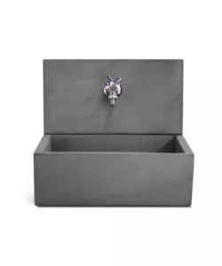 FONTANA DA GIARDINO A MURO KAM "Q-MADRID" IN CALCESTRUZZO COLORE ANTRACITE, 45X35X40,5 CM