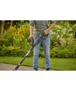 SPAZZOLA MULTIFUNZIONE A BATTERIA GARDENA "AQUABRUSH UNIVERSAL" 18V 2,5AH