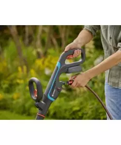 SPAZZOLA MULTIFUNZIONE A BATTERIA GARDENA "AQUABRUSH UNIVERSAL" 18V 2,5AH