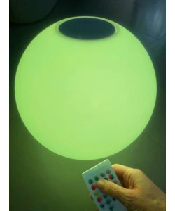 SFERA LUMONOSA E SPEAKER IN BLUETOOTH SOLARE RIVIERA IN PE E ABS Ø30X26 CM
