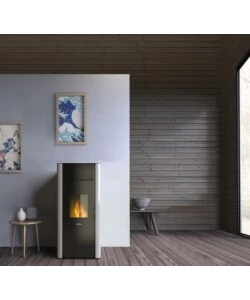 TERMOSTUFA A PELLET ERMETICA FREEPOINT "TESIS" BIANCO 22,4 KW