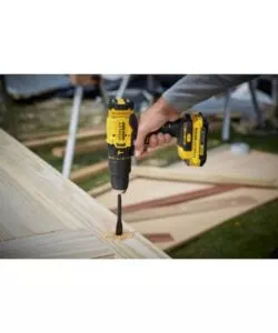 KIT VALIGETTA TRAPANO AVVITATORE A PERCUSSIONE A BATTERIA STANLEY FATMAX "SFMCD711D22-QW" 2 BATTERIE 18V 2AH