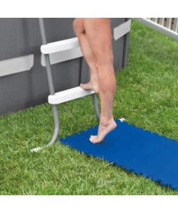 PIASTRELLA ANTISCIVOLO PER PISCINE INTEX IN POLIETILENE MORBIDO 50X50X1 CM - COD. 29081