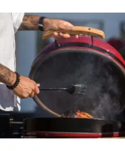 BARBECUE A CARBONE KAMADO BONO "LIMITED 25" IN CERAMICA ROSSO CON ROTELLE 83X70X90 CM