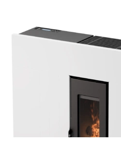 STUFA A PELLET SLIM ERMETICA FREEPOINT "RES 7 T2" BIANCO 6,9 KW CON WI-FI