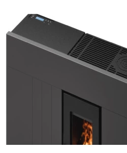 STUFA A PELLET SLIM ERMETICA FREEPOINT "RES 7 T2" ANTRACITE 6,9 KW CON WI-FI