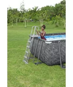 PISCINA FUORI TERRA CON STRUTTURA RETTANGOLARE BESTWAY "APX 365" GRIGIO SCURO EFFETTO MARMO 549X274X132 CM