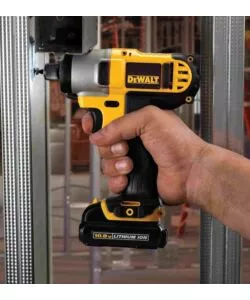 Kit trapano avvitatore e avvitatore ad impulsi a batteria DeWalt "DCK211D2T-QW" 2 batterie 10,8V 2Ah