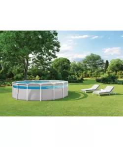 PISCINA FUORI TERRA CON STRUTTURA ROTONDA INTEX "PRISMA CLEARVIEW" CON POMPA FILTRO, SCALETTA, TELO BASE E TELO COPERTURA GRIGIO CHIARO 488X488X122 CM - COD. 26730ND