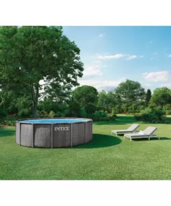 PISCINA FUORI TERRA CON STRUTTURA ROTONDA INTEX "PRISM GREYWOOD" CON POMPA FILTRO, SCALETTA, TELO BASE E TELO DI COPERTURA EFFETTO LEGNO GRIGIO 457X457X122 CM - COD. 26742ND
